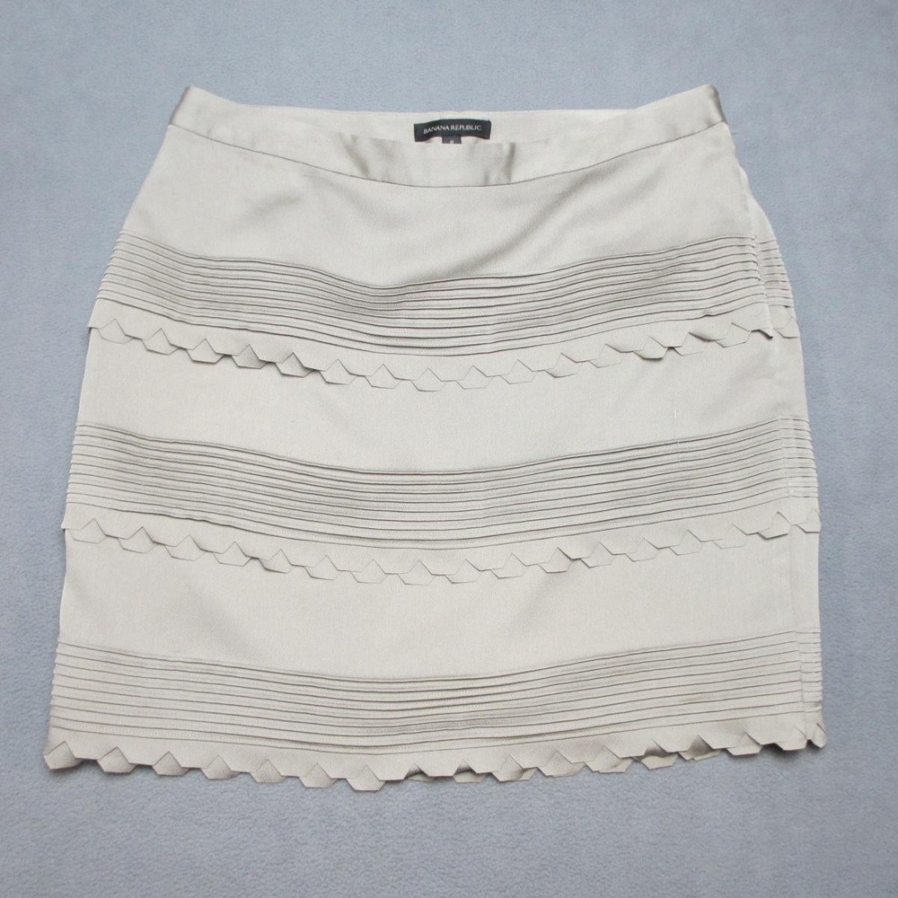Banana Republic Skirt Womens 8 Beige NWT Tiered Scallop Hem Mini Pencil